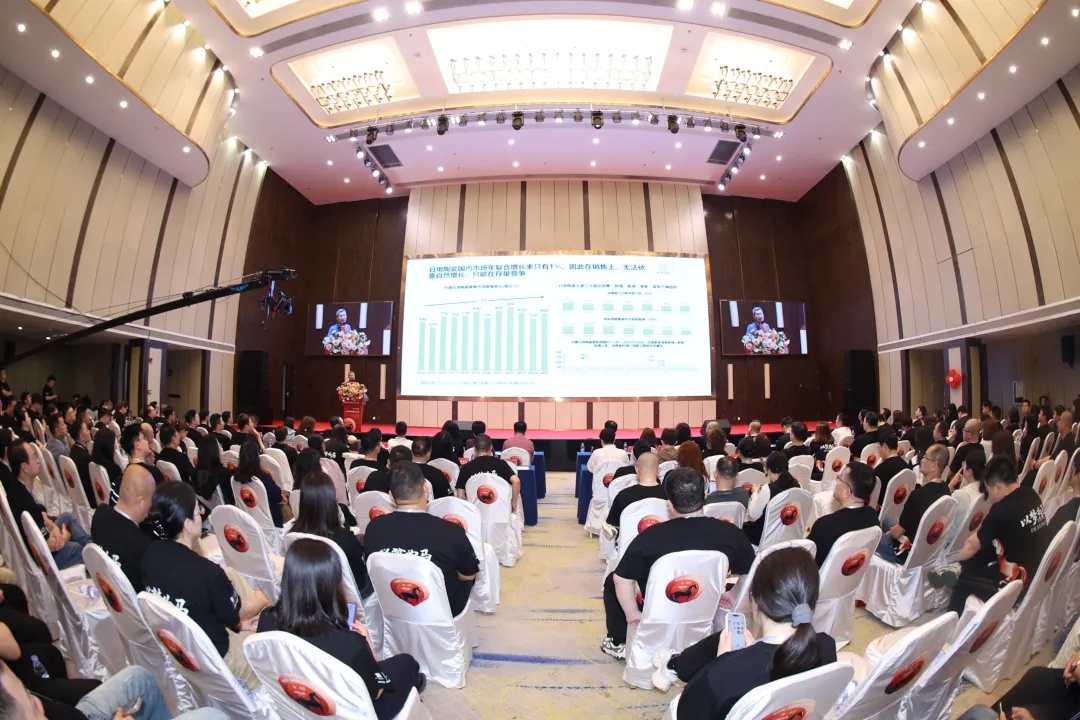 轻启未来，瓷韵新生——人生就是博官网2026新品营销发布会暨42周年庆圆满落幕！